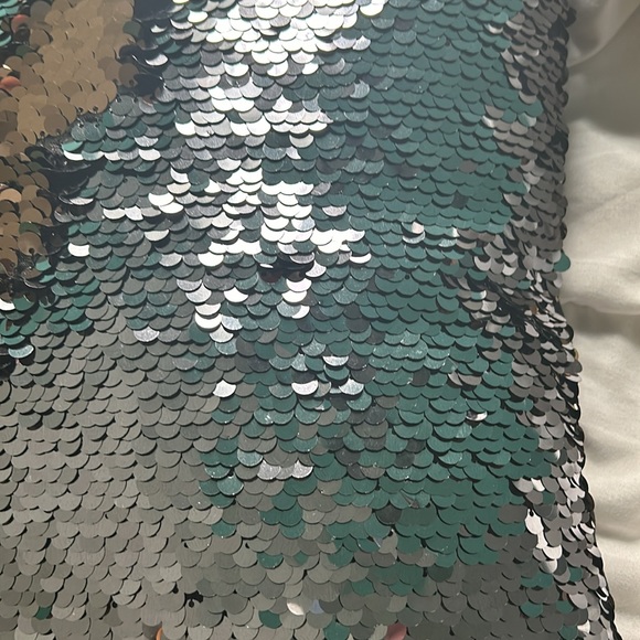 🤩Reversable Two-Toned Fun Sparkle Pillow🤩 - Picture 5 of 5